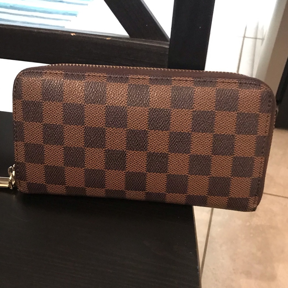Daisy Rose Brown Checkered Wallet